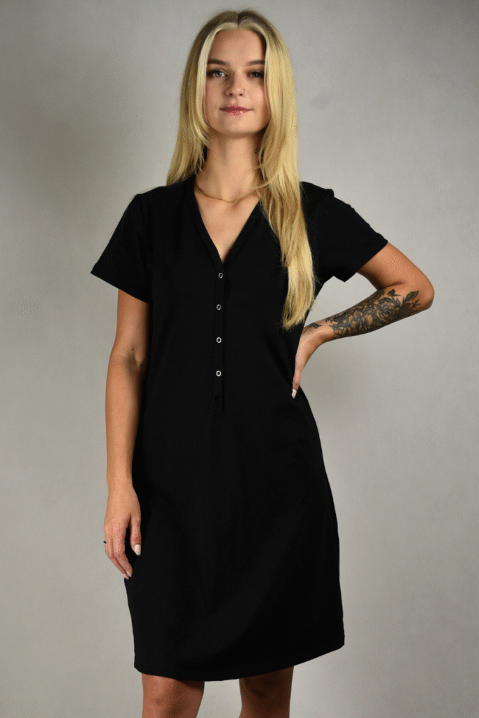 Czarna koszula do karmienia rozpinana do połowy